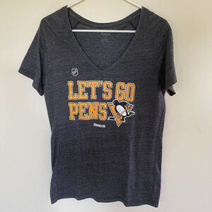 Reebok Women's Graphic T-Shirt Short Sleeves V-Neck  X-Large Hockey Penn